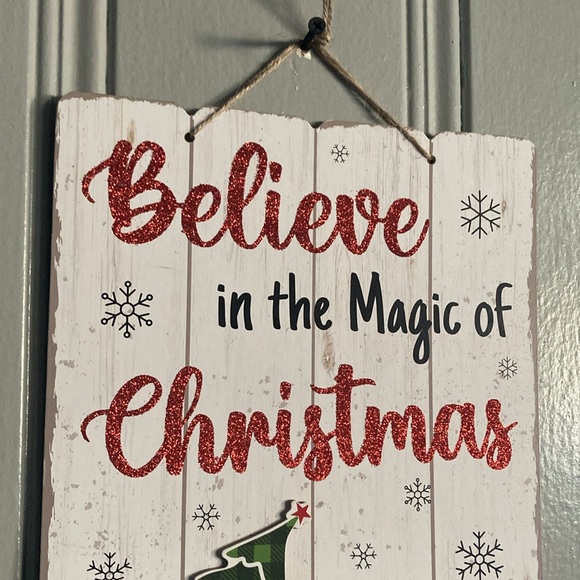 NWT- Believe in the Magic of Christmas 🎄Farmtruck Glittered Wooden Decor Sign - Picture 7 of 17